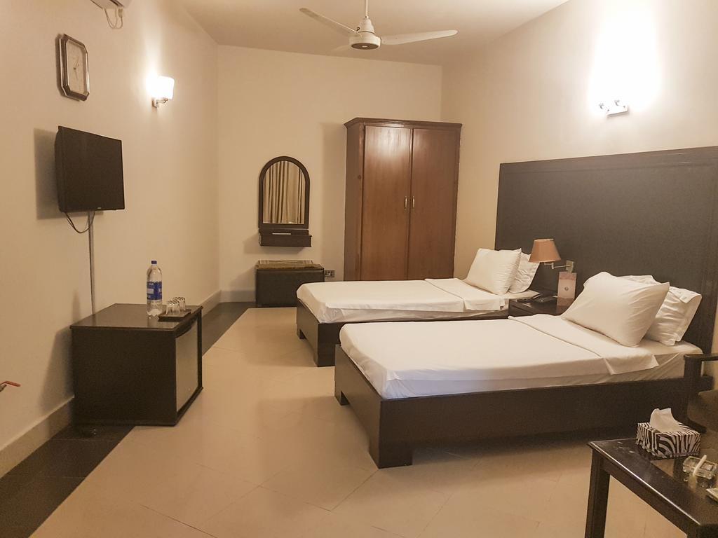 Shelton Accommodator Peshawar Luaran gambar