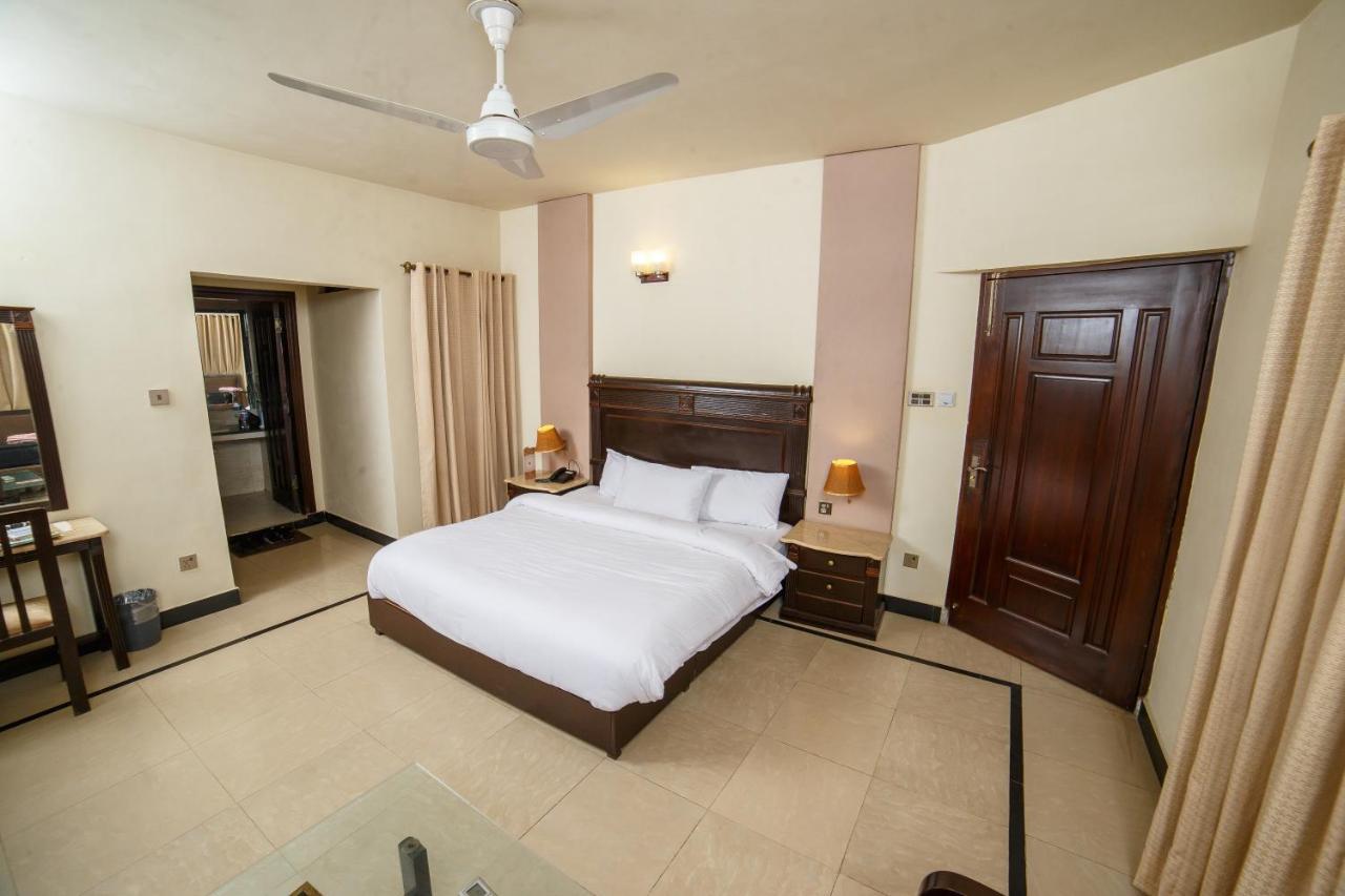 Shelton Accommodator Peshawar Luaran gambar