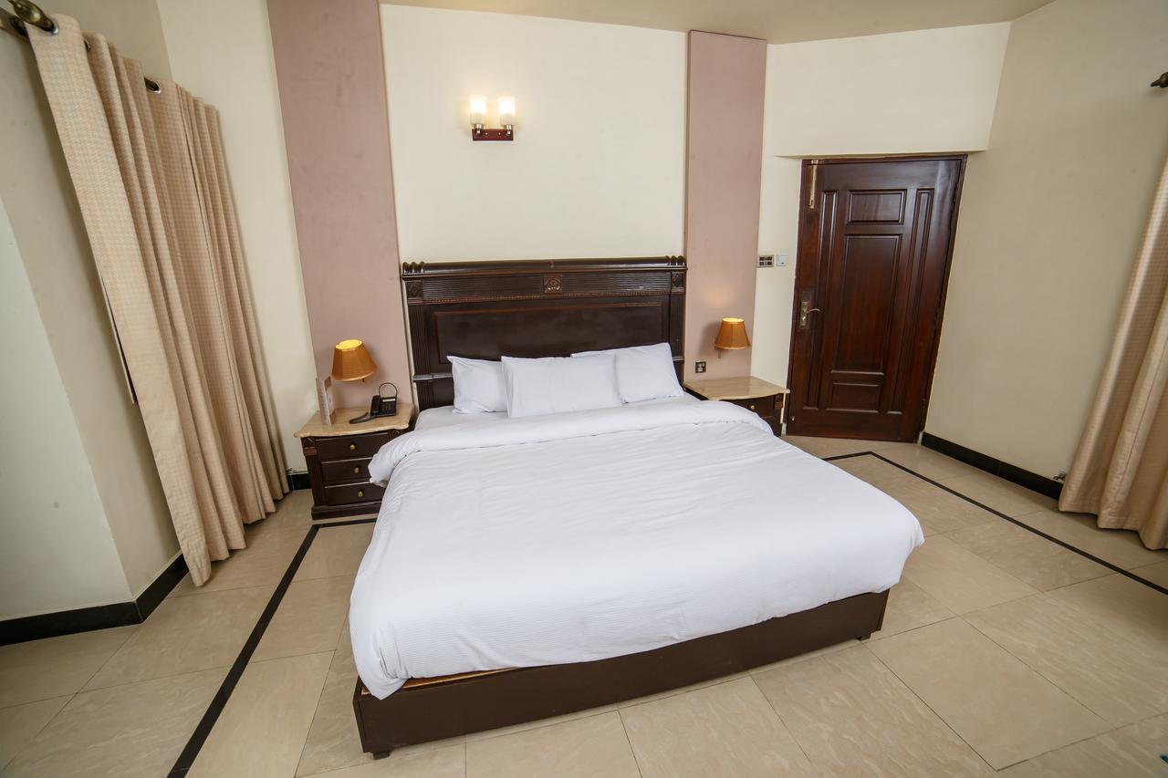Shelton Accommodator Peshawar Luaran gambar